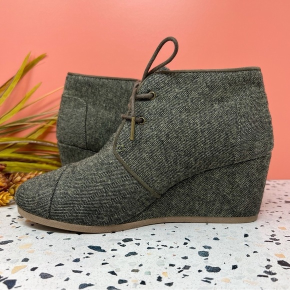 TOMS Desert Gray Tweed Women’s Lace Up Wedge Ankle Booties Sz 11 - Picture 5 of 9